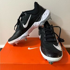 Nike Men’s Black and White Athletic Cleats (new in the box )